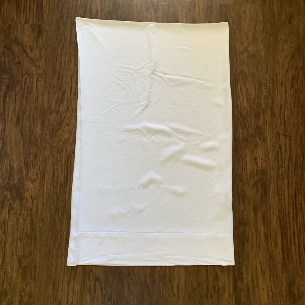 Bomboo pillow case size 20” by 31”